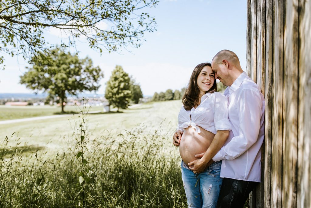 Babybauchfotos in der Natur Fotograf Murnau