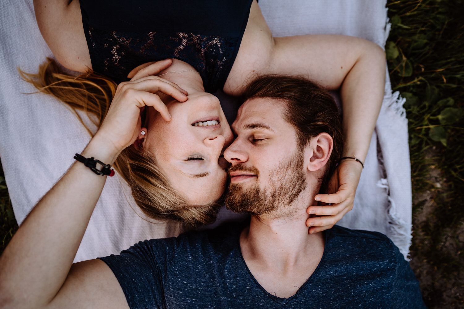 Couple Fotos - Paarfotos auf einer Decke von oben
