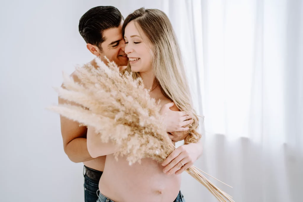 Babybauchfotos im Fotostudio - Fotos in der Schwangerschaft